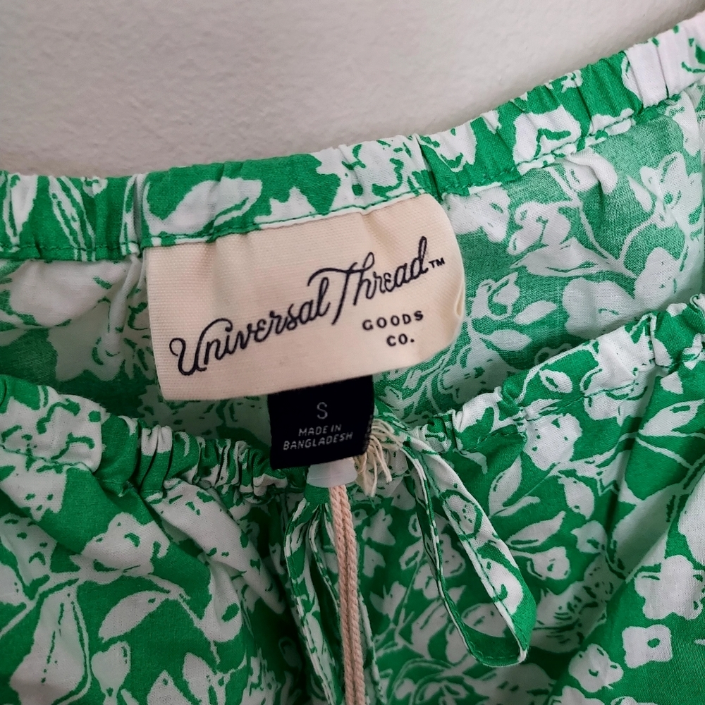 Bundle (2) Universal Thread Puff sleeve crop tops… - image 3